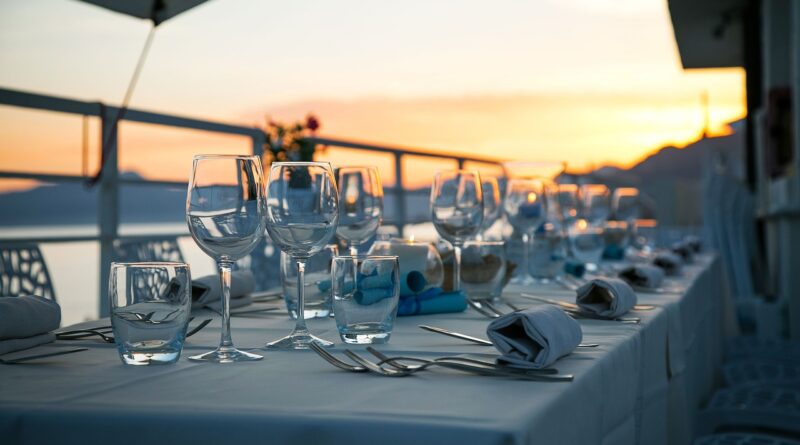 table, nature, glassware, cutlery, silverware, stemware, dining table, dinner table, table setting, table set-up, dinner, luxury, restaurant, sunset