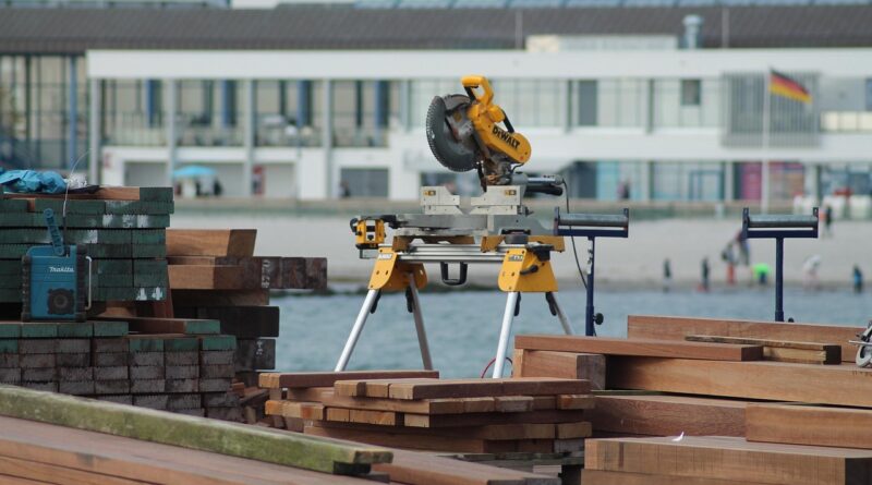 construction site, work, to build, wood, chainsaw, saw, tool, equipment