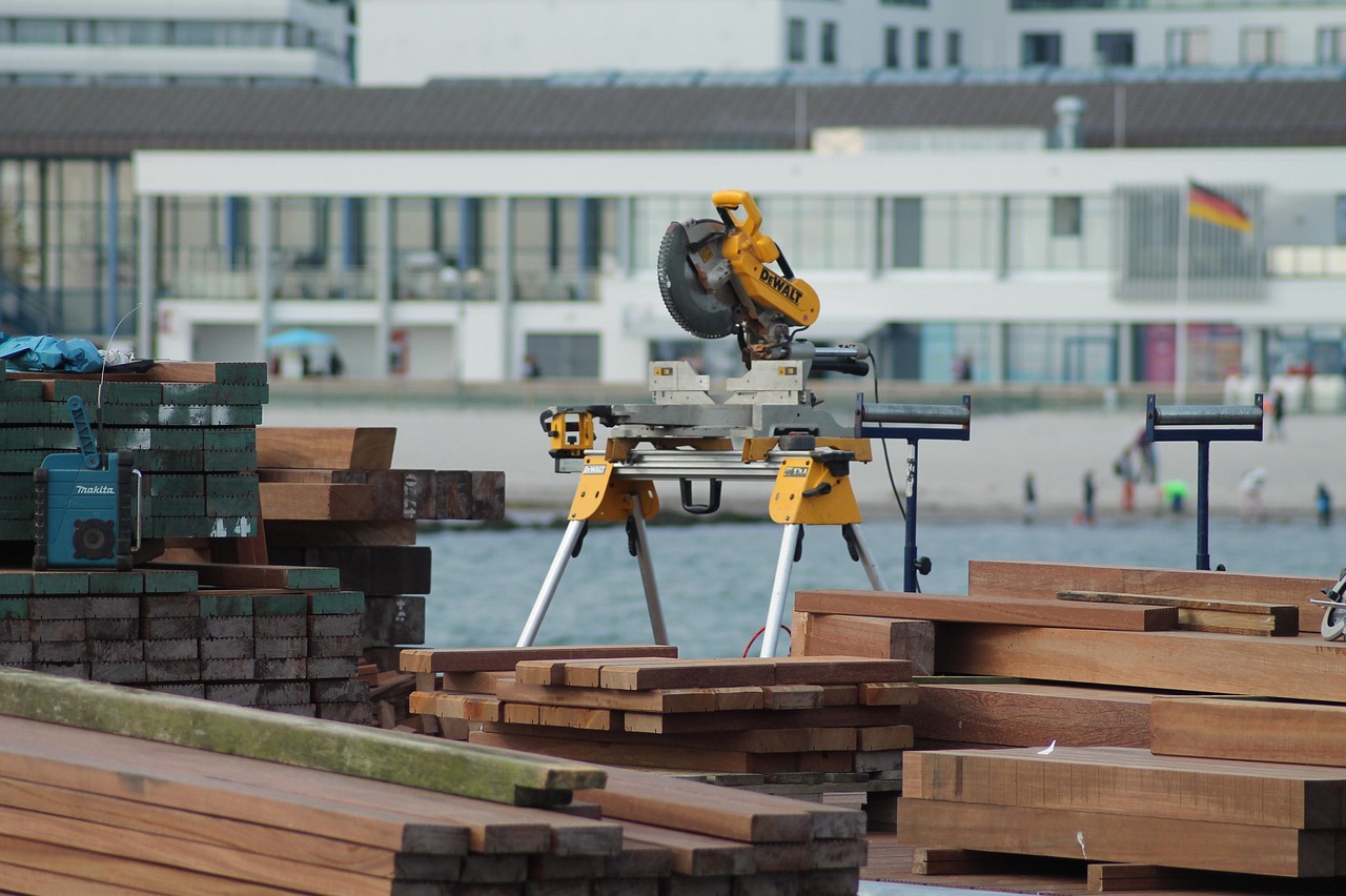 construction site, work, to build, wood, chainsaw, saw, tool, equipment