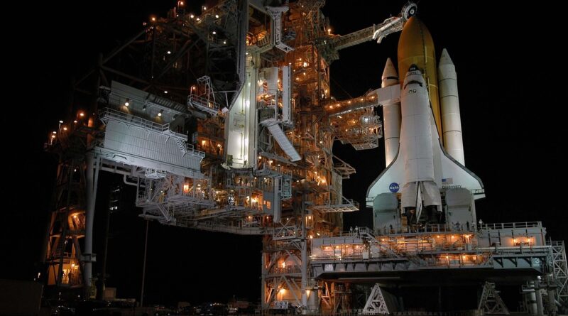 launch pad, rocket launch, night, space shuttle, discovery, nasa, launch preparation, technology, machine, rocket launch, rocket launch, rocket launch, space shuttle, nasa, nasa, nasa, nasa, nasa