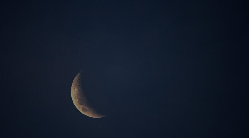crescent moon, moon, crescent, sliver, orbital, night sky, light, nature, sky, blue, dark, blue sky, blue moon