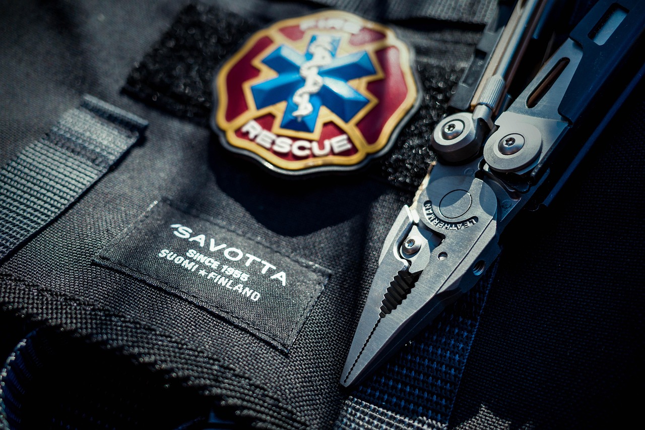 multi-tool, paramedic, fireman, rescue, equipment, tool, multitool, paramedic, paramedic, paramedic, paramedic, paramedic, fireman, rescue