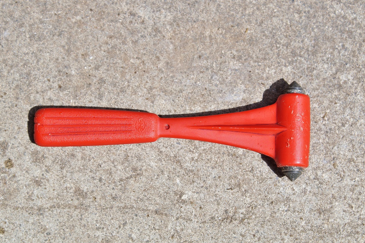 rescue hammer, emergency hammer, hammer, accident, rescue, hit, break the glass, save