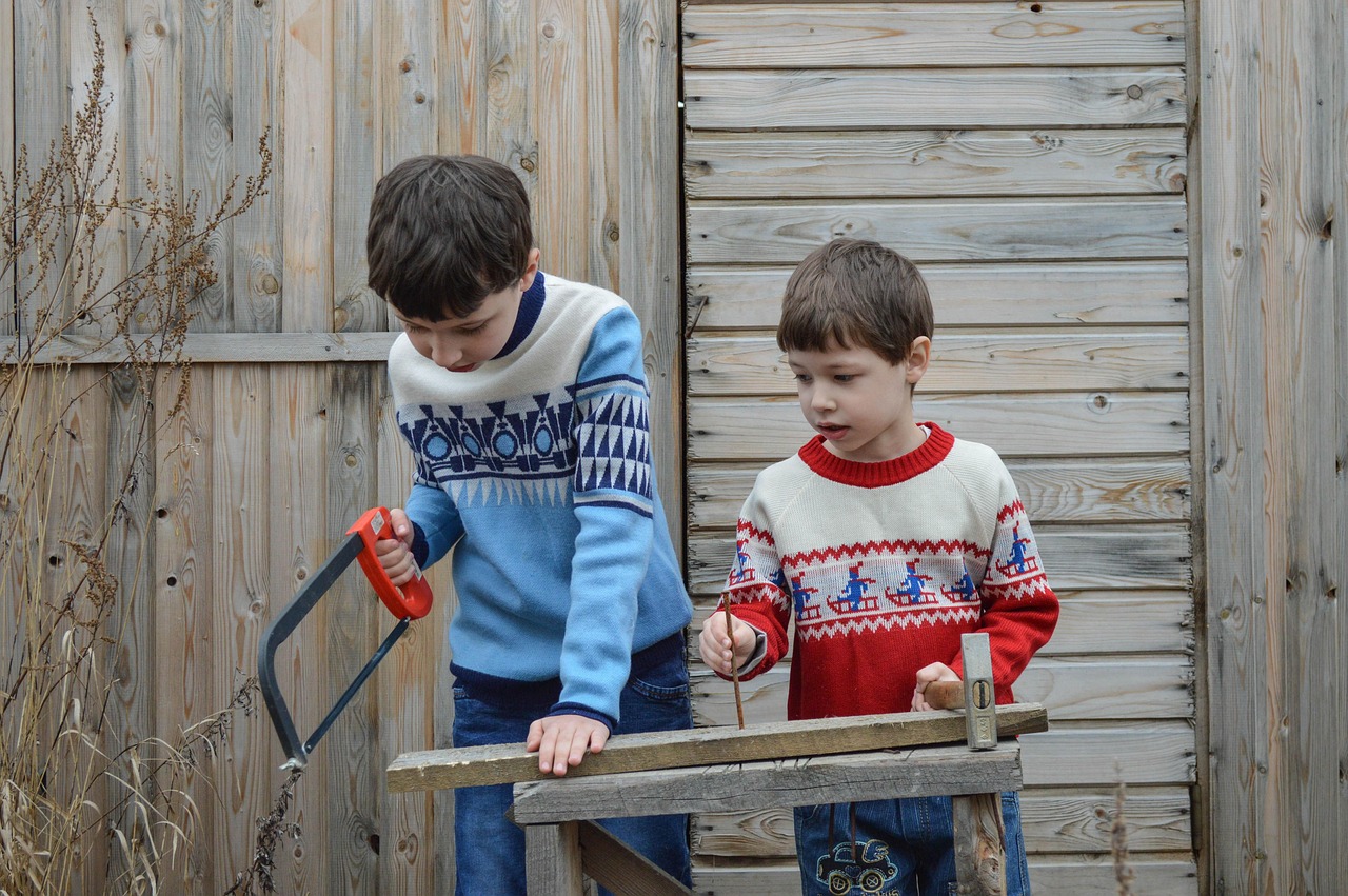 master, kids, baby, saw, a hammer, carpenter, nails, workshop, carpenters, boys, assistants, family, assistant, help, saws, to nag, wood saw, master, saw, saw, saw, saw, saw, carpenter, carpenter, carpenters, family, help