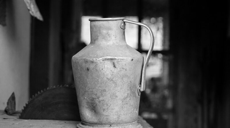 water can, pot, villusi, rural, old-fashioned, poverty, old, circular saw, saw, monochrome