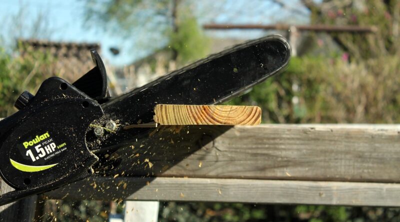 chain saw, cutting, action, work, sawing, wood, blade, sharp, cut, poulan, chain saw, chain saw, chain saw, chain saw, chain saw, poulan, poulan, poulan