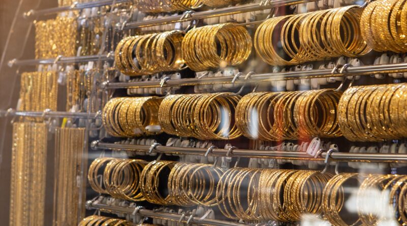 gold, bands, shop, jewelry, band, luxury, sale, window, vendor, jordan, brown shopping, brown shop, brown sales, brown jewelry