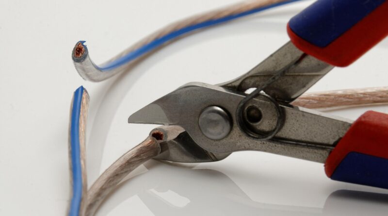 pliers, tool, electronics technician, side cutter craft, cable, management, strand, speaker cable, to cut, separate, cut through, caps, electricity, sabotage, burglary, deactivate, danger, sabotage, sabotage, sabotage, sabotage, sabotage